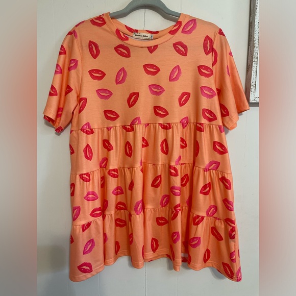 Women’s shirt sleeve blouse orange with pink lips - Picture 1 of 7